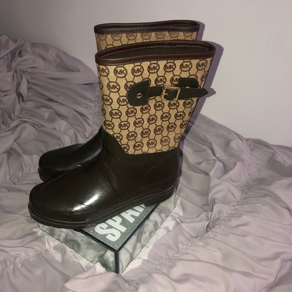 Michael Kors Rainboots (20% off) - Picture 5 of 7
